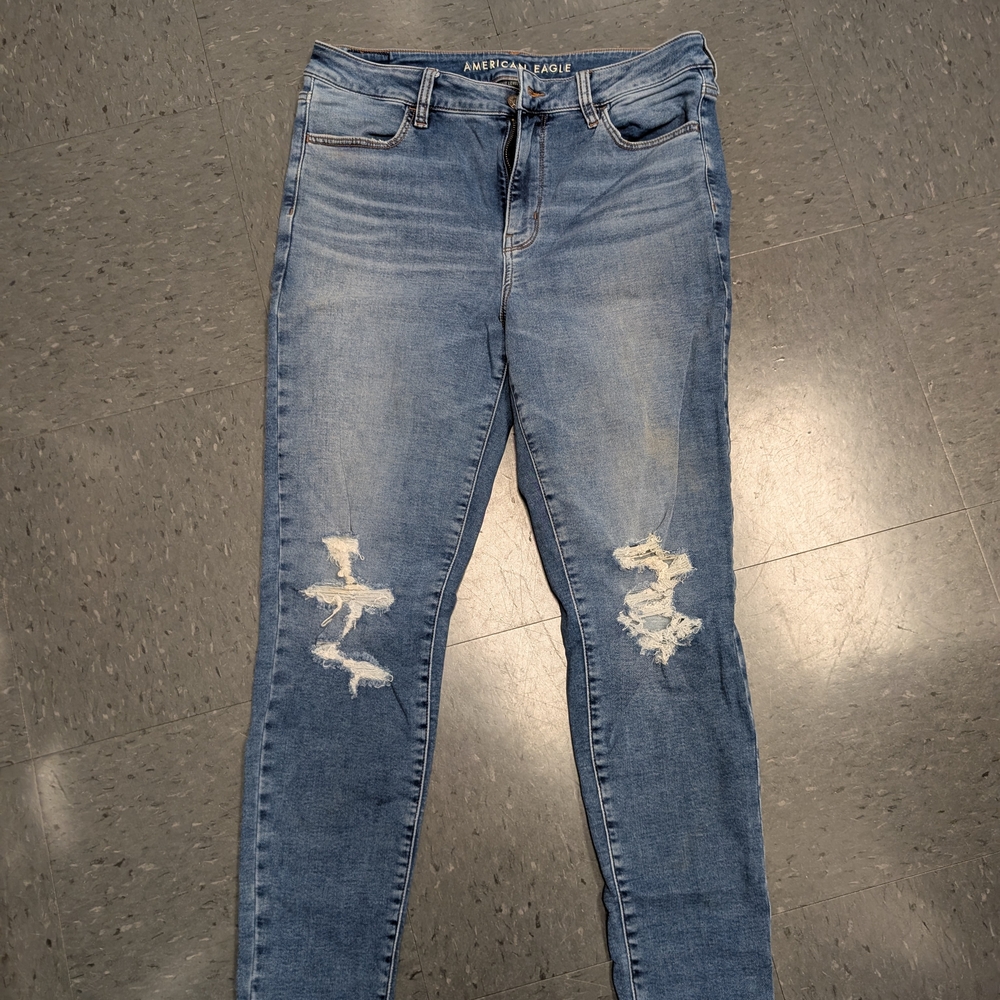 American Eagle Outfitters Women's Blue Distressed Jeans